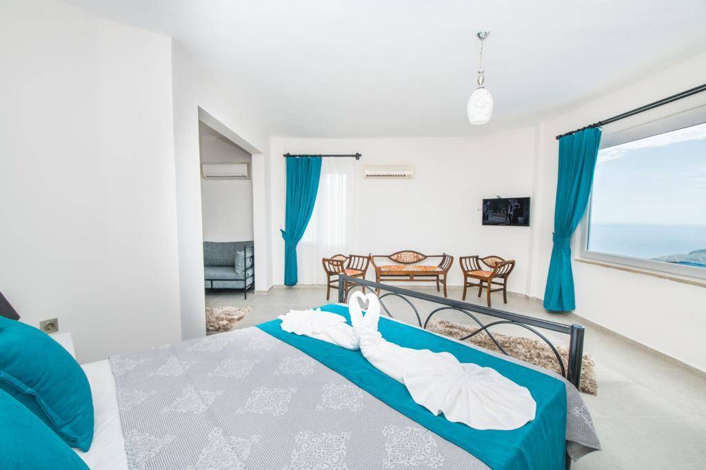 Kaş Bezirgan'da Merkeze Yakın, Özel Havuzlu, Manzaralı Villa