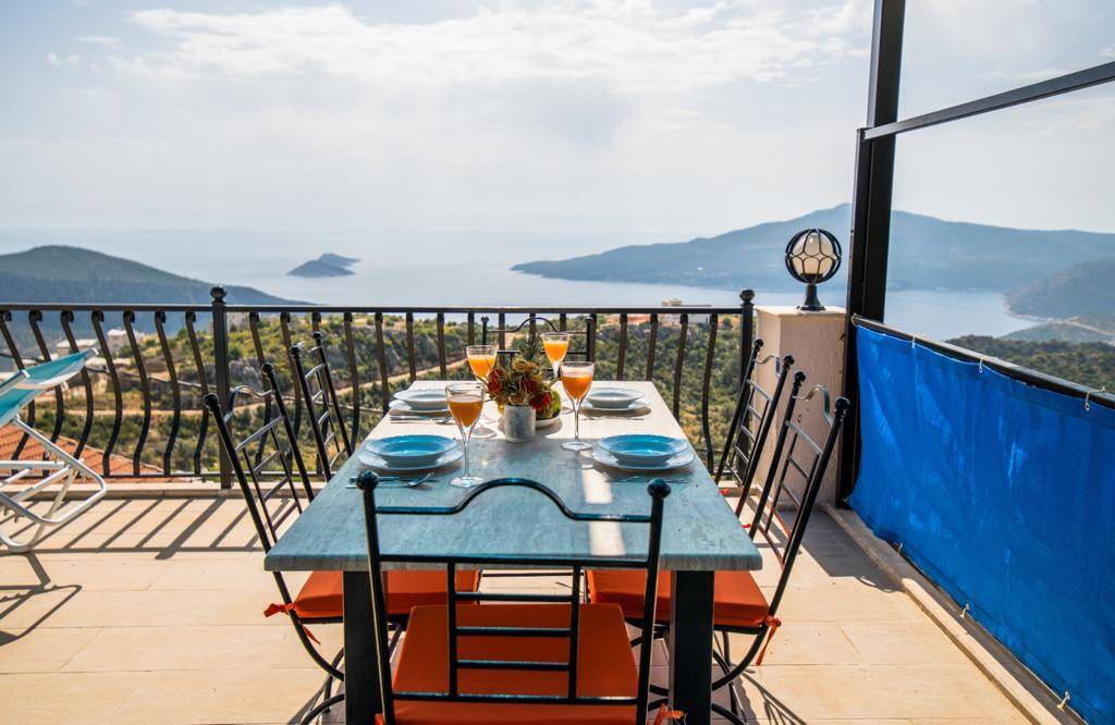 Kaş Bezirgan'da Merkeze Yakın, Özel Havuzlu, Manzaralı Villa