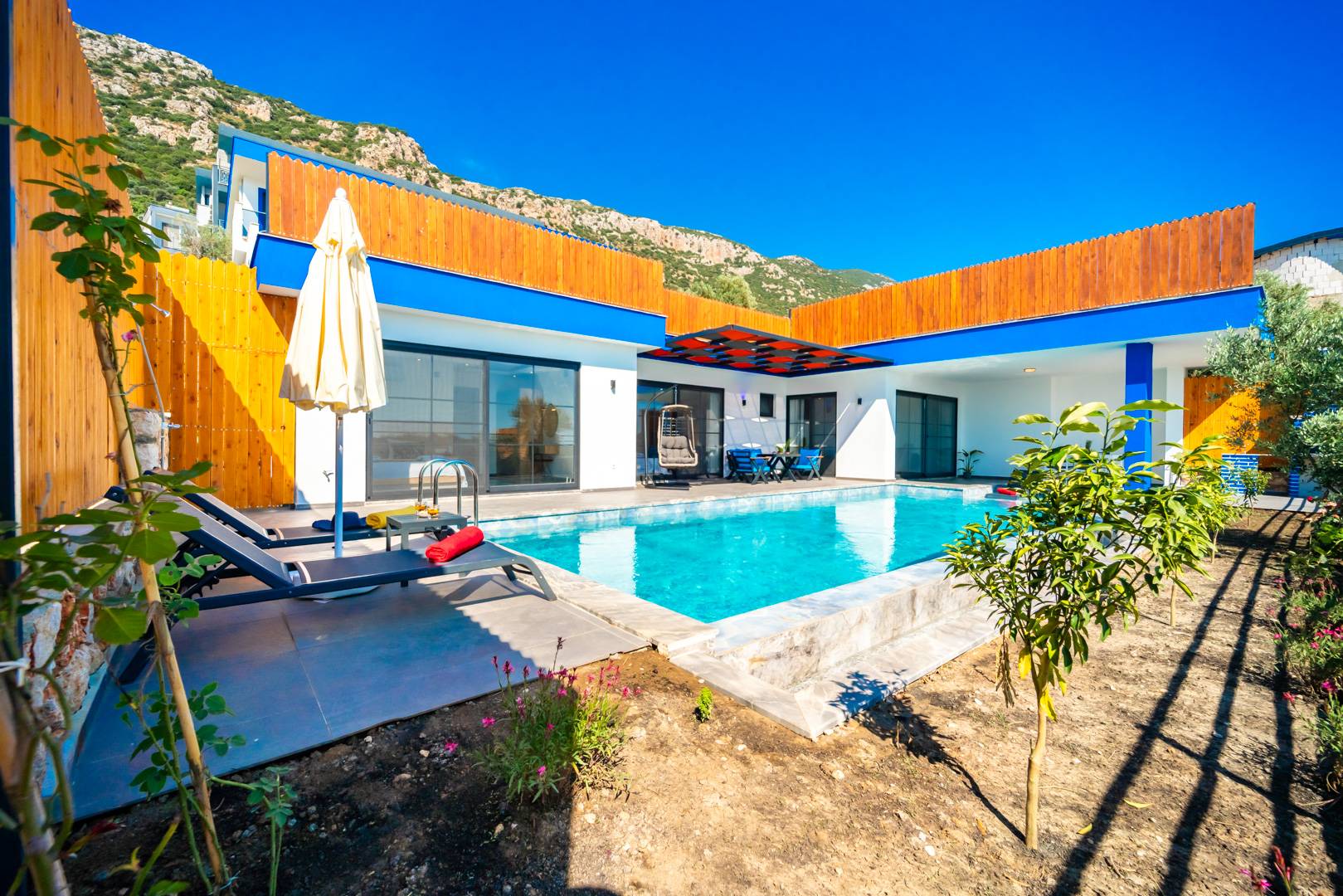 Kaş Bezirgan'da Muhteşem Deniz Manzaralı, Özel Havuzlu, Balayı Villası