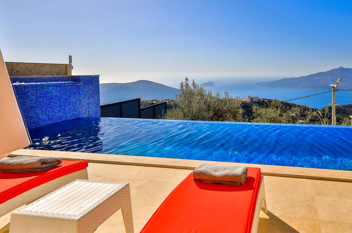 Kaş Bezirgan'da Muhteşem Deniz Manzaralı, Özel Havuzlu, Balayı Villası