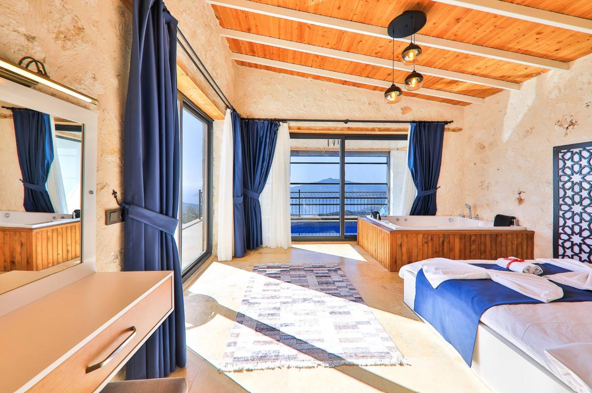 Kaş Bezirgan'da Muhteşem Deniz Manzaralı, Özel Havuzlu, Balayı Villası