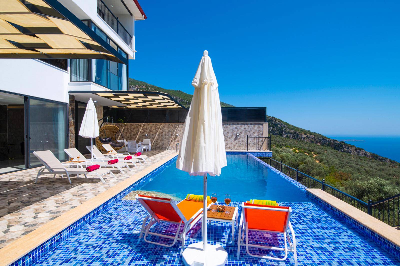 Kaş Bezirgan'da Muhteşem Deniz Manzaralı, Özel Havuzlu, Kiralık Villa