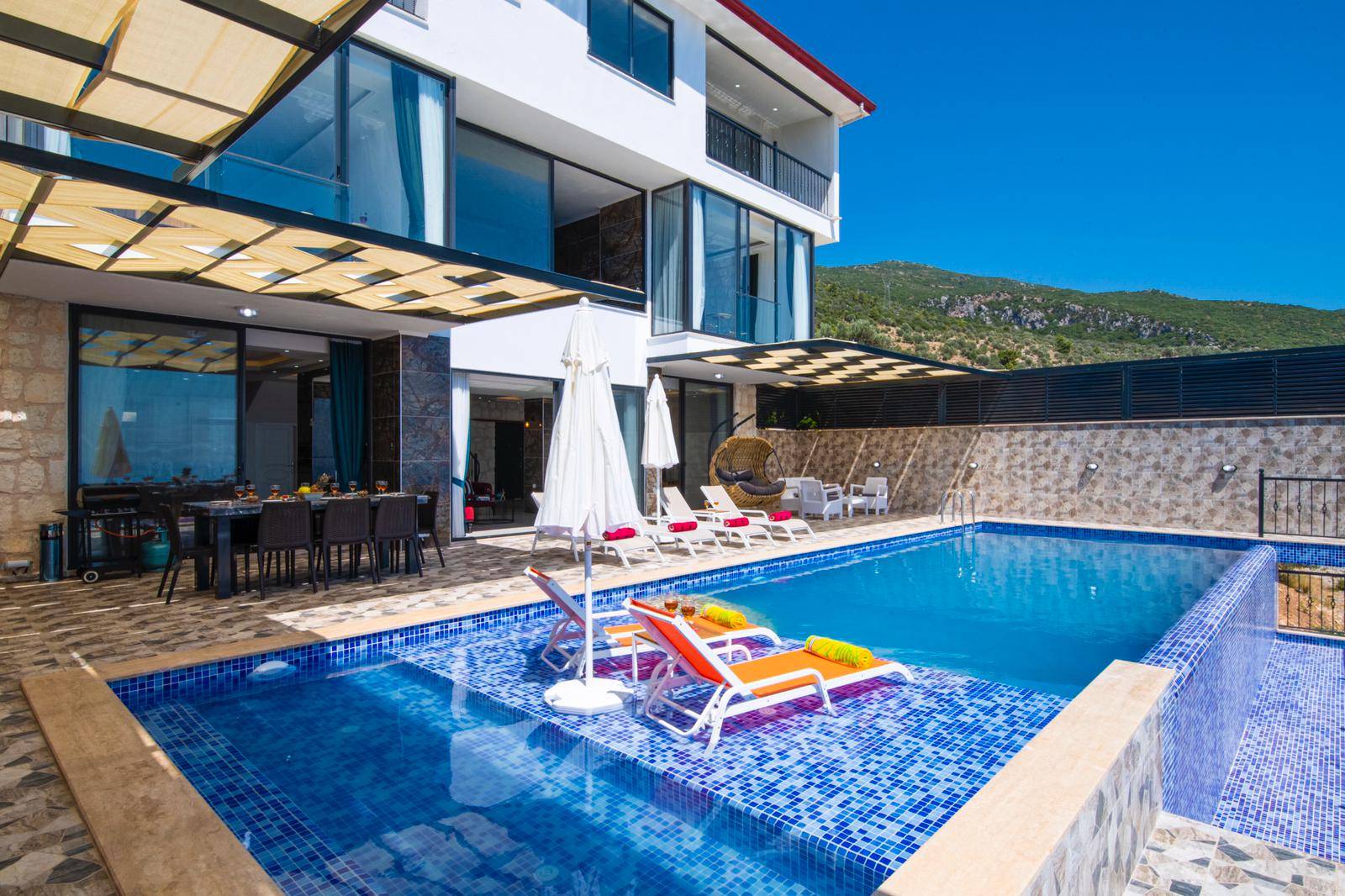 Kaş Bezirgan'da Muhteşem Deniz Manzaralı, Özel Havuzlu, Kiralık Villa