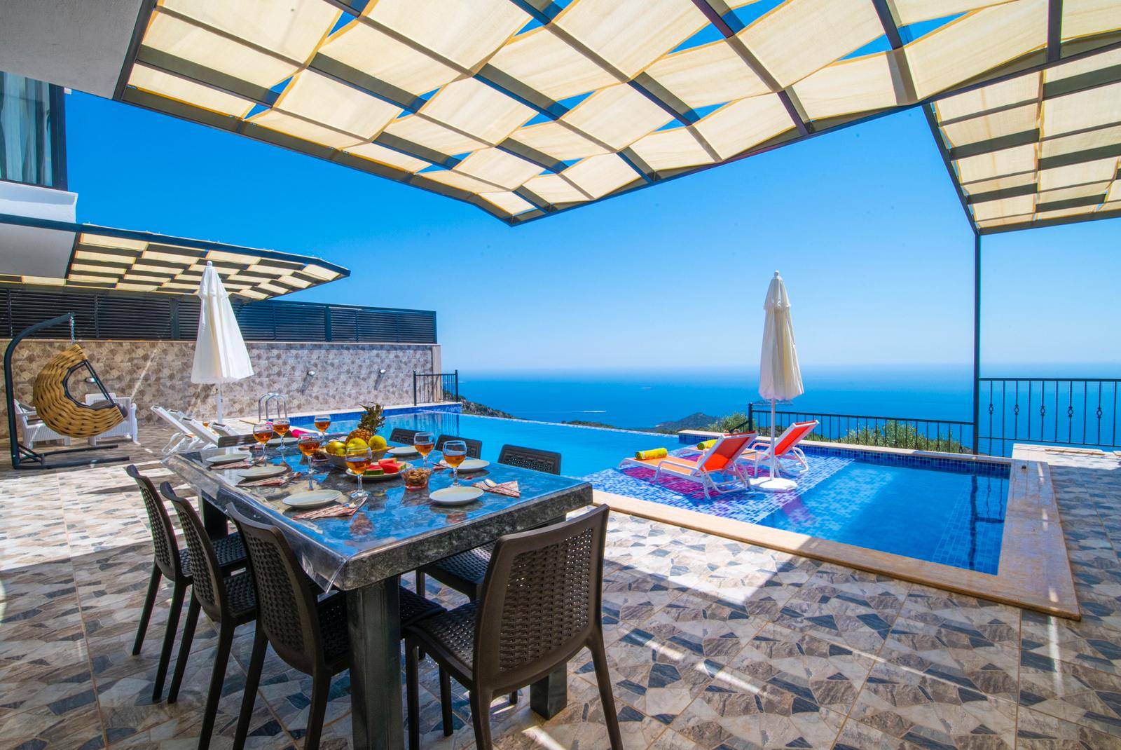 Kaş Bezirgan'da Muhteşem Deniz Manzaralı, Özel Havuzlu, Kiralık Villa