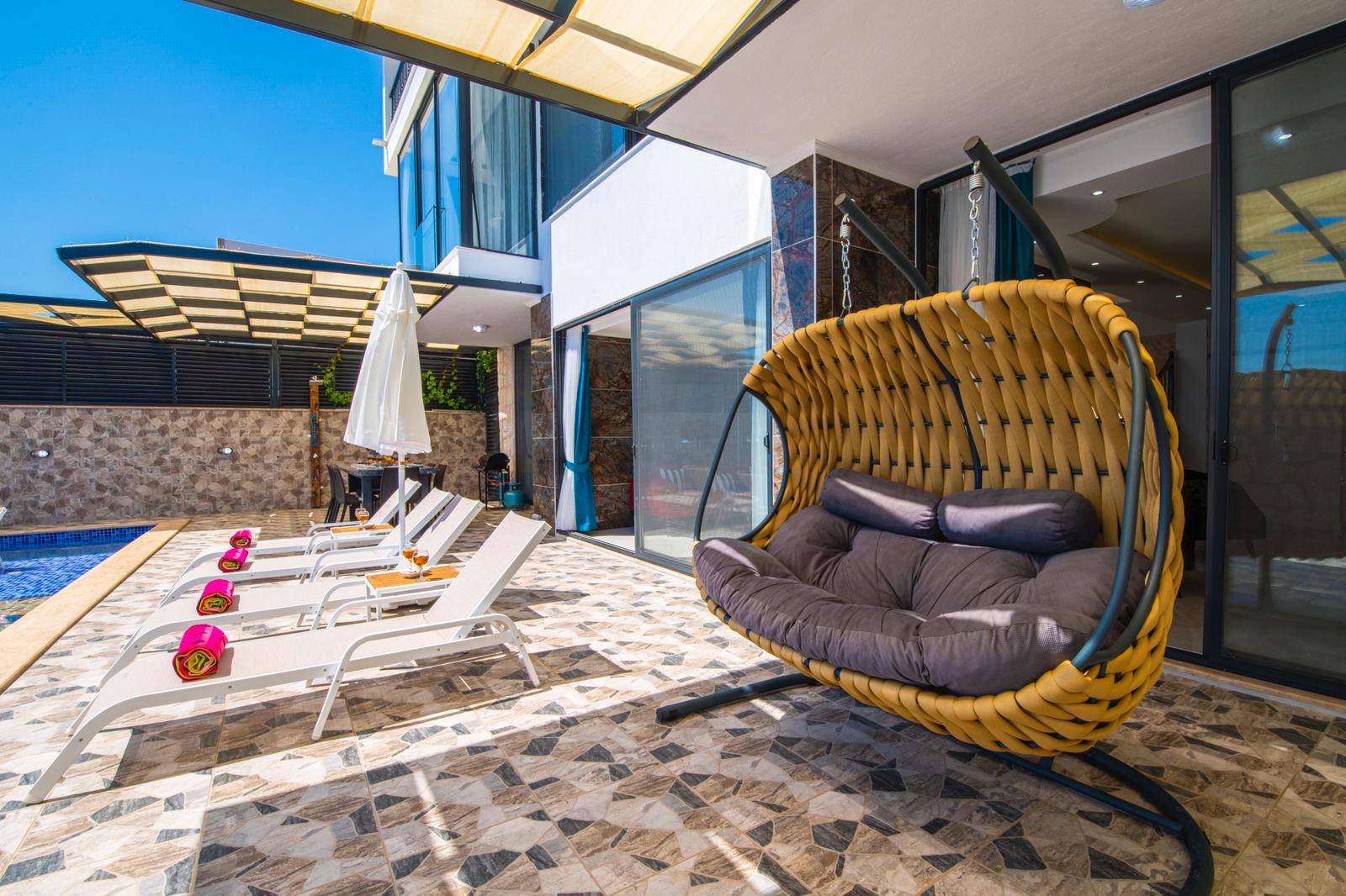 Kaş Bezirgan'da Muhteşem Deniz Manzaralı, Özel Havuzlu, Kiralık Villa