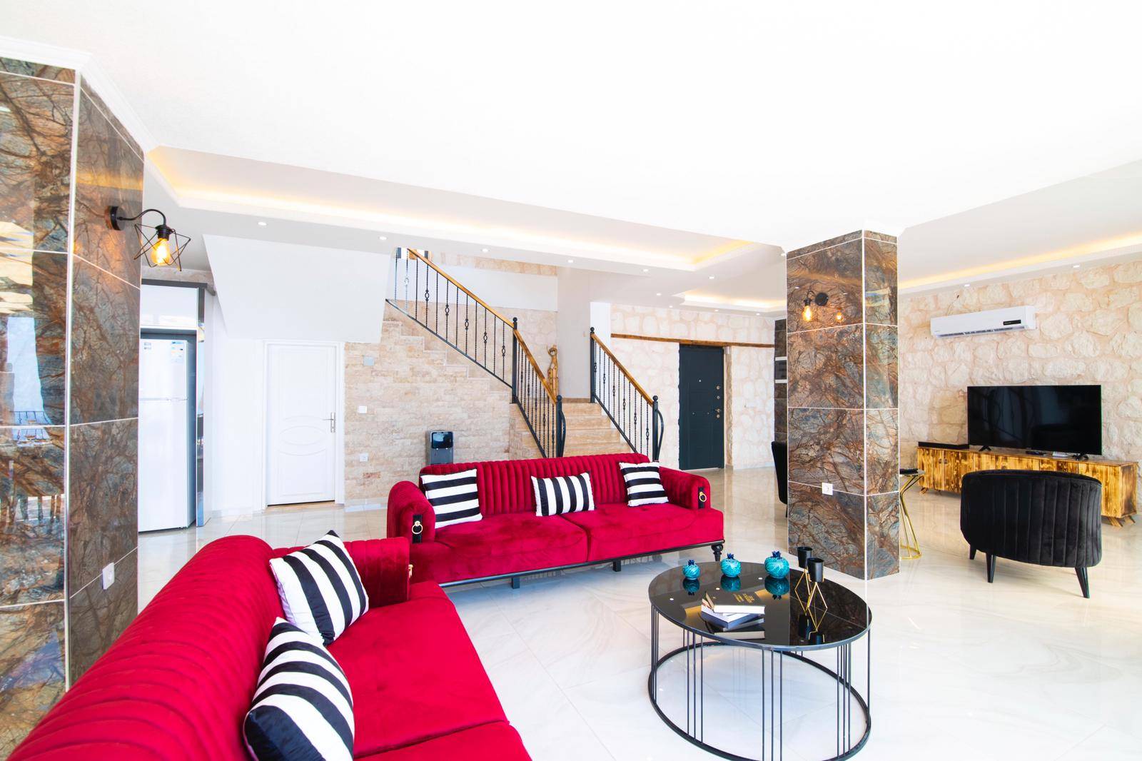 Kaş Bezirgan'da Muhteşem Deniz Manzaralı, Özel Havuzlu, Kiralık Villa