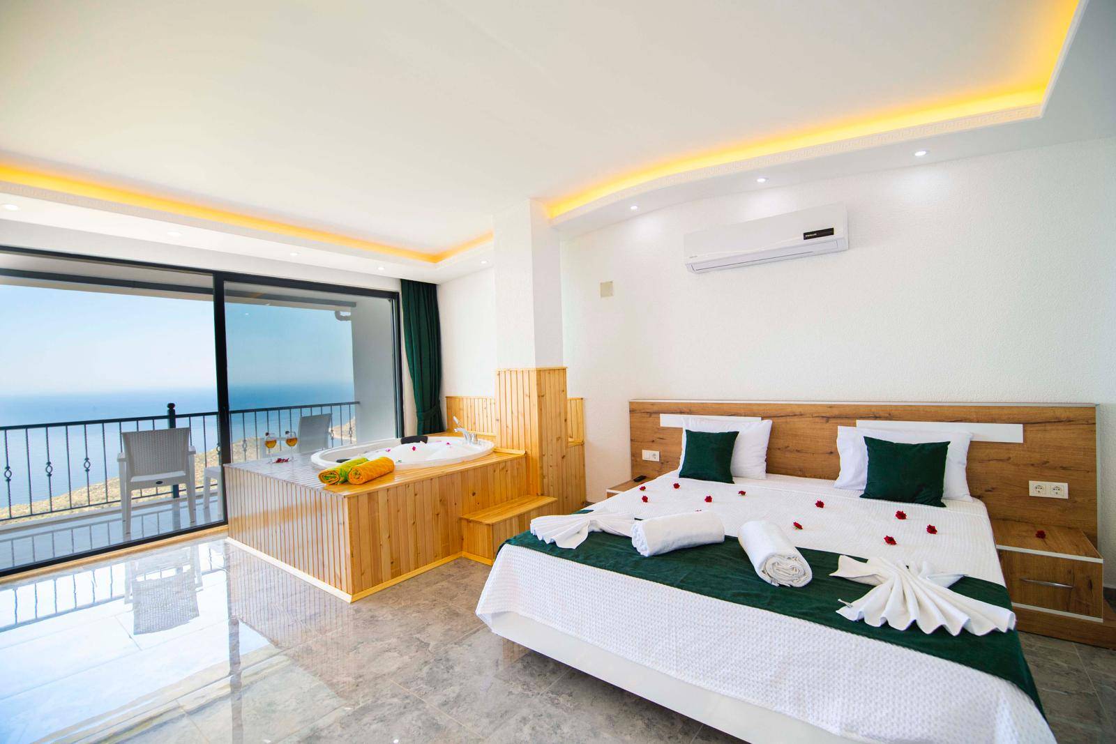 Kaş Bezirgan'da Muhteşem Deniz Manzaralı, Özel Havuzlu, Kiralık Villa