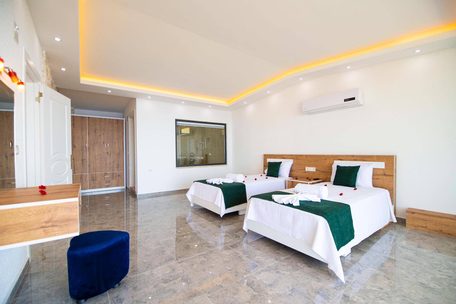 Kaş Bezirgan'da Muhteşem Deniz Manzaralı, Özel Havuzlu, Kiralık Villa