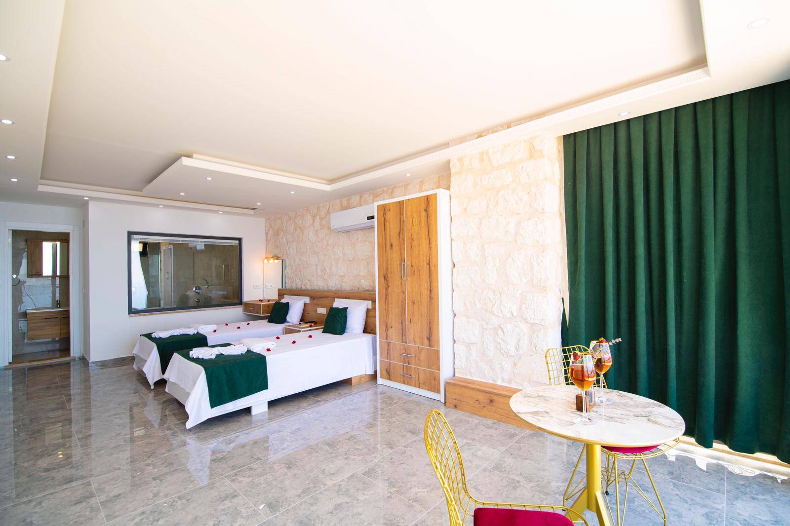 Kaş Bezirgan'da Muhteşem Deniz Manzaralı, Özel Havuzlu, Kiralık Villa