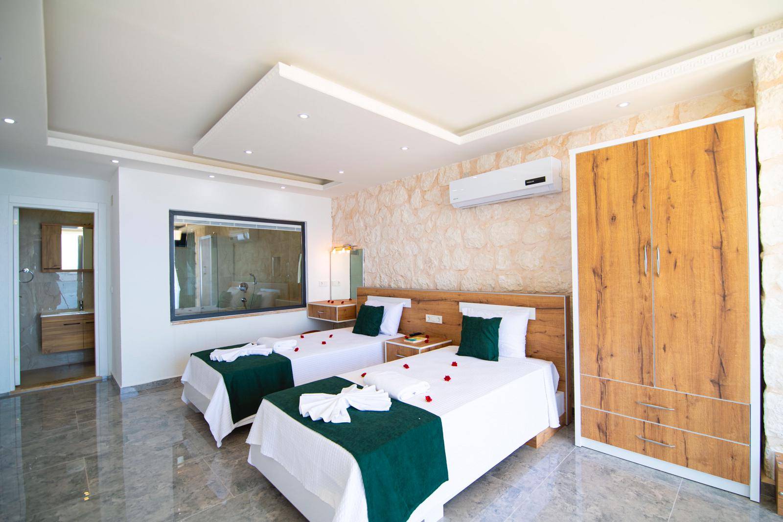 Kaş Bezirgan'da Muhteşem Deniz Manzaralı, Özel Havuzlu, Kiralık Villa