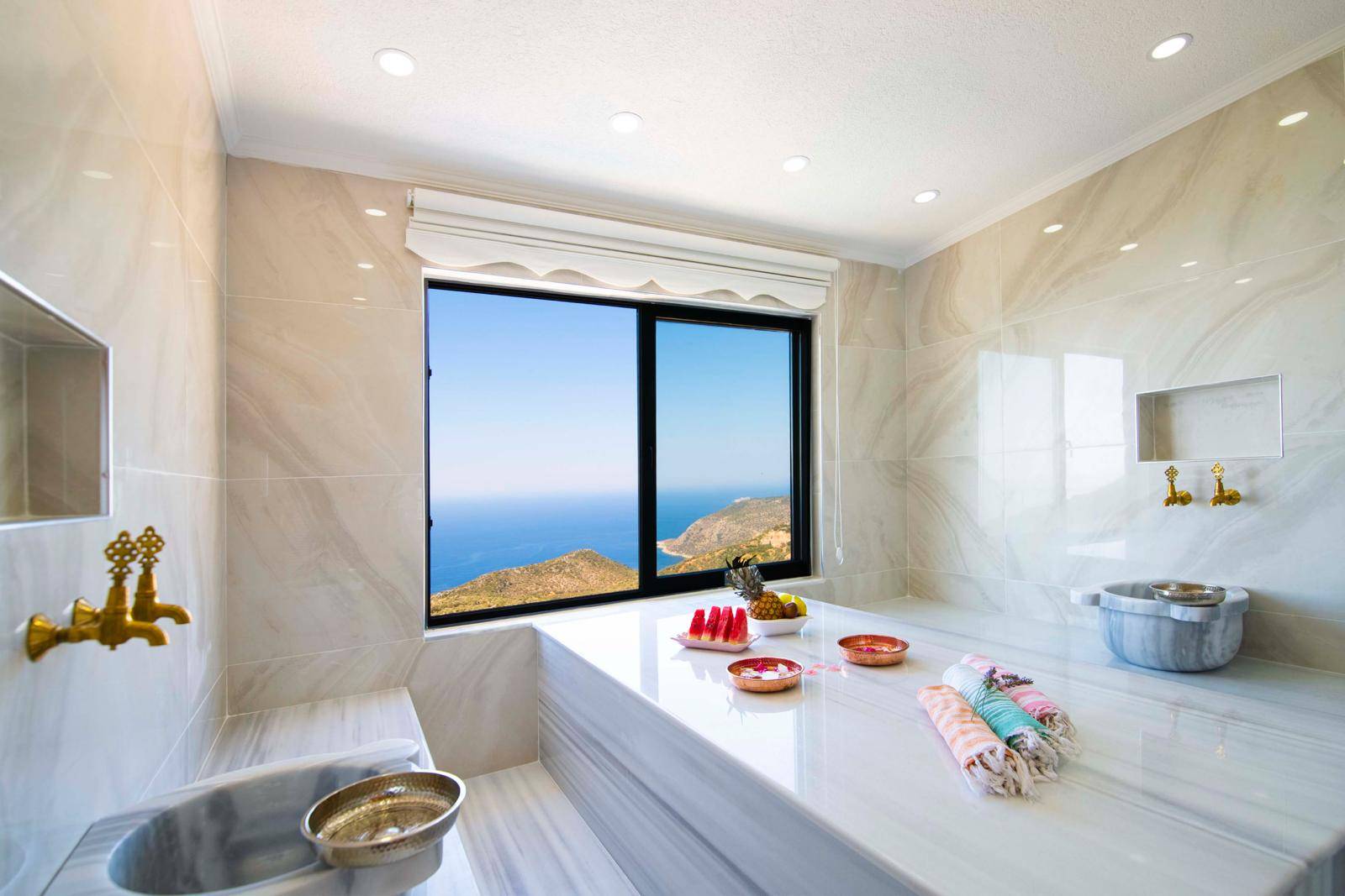 Kaş Bezirgan'da Muhteşem Deniz Manzaralı, Özel Havuzlu, Kiralık Villa