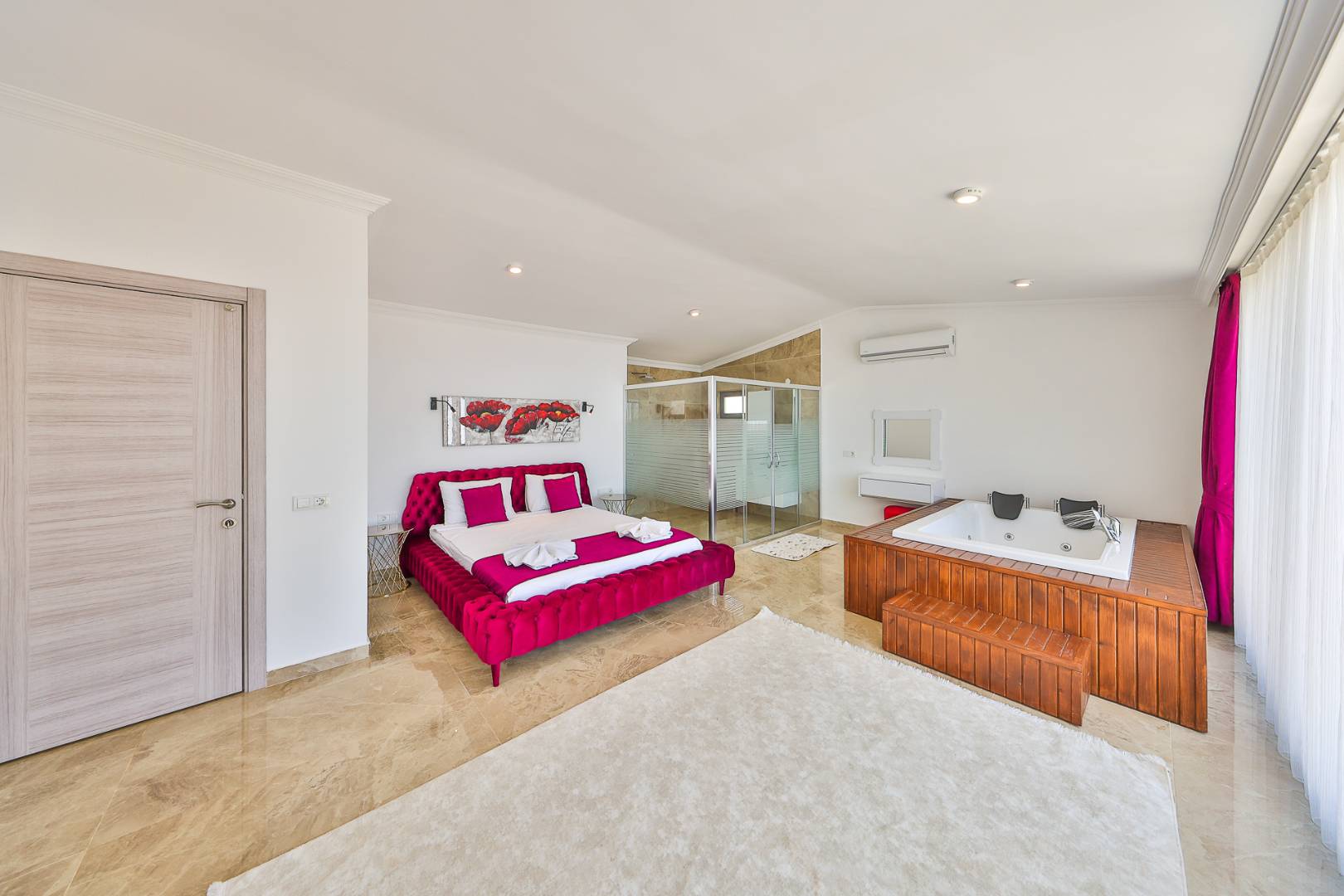 Kaş Bezirgan'da Muhteşem Manzaralı, Özel Havuzlu, 3+1 Jakuzili Villa