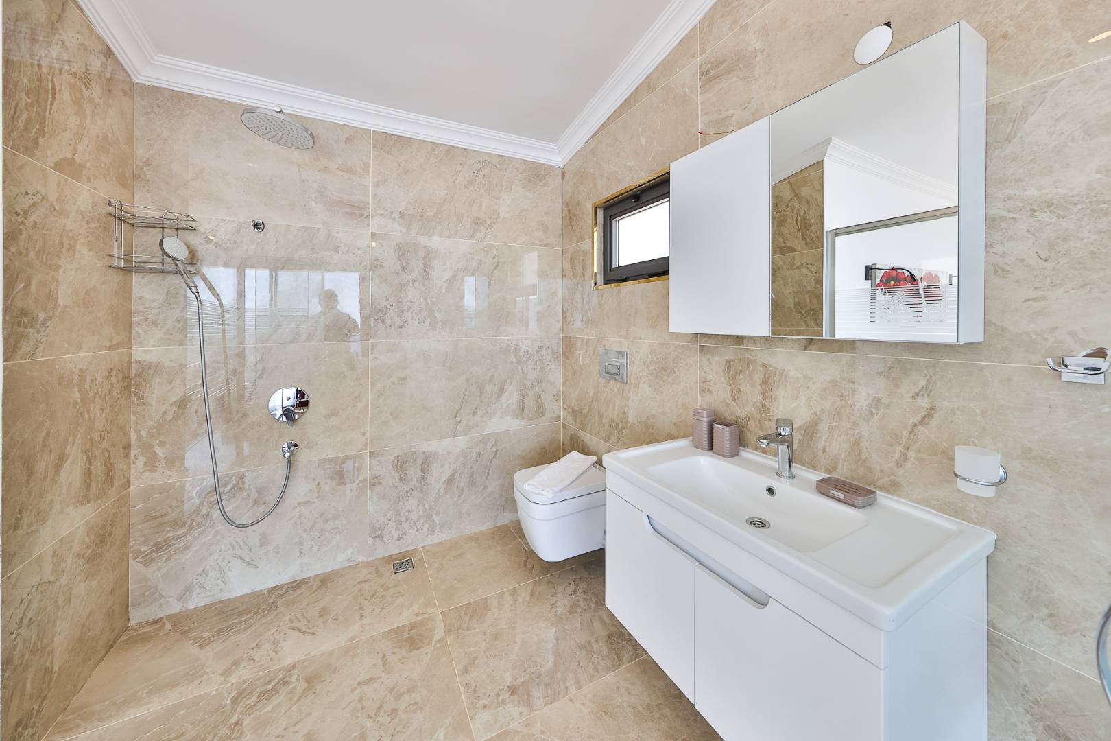 Kaş Bezirgan'da Muhteşem Manzaralı, Özel Havuzlu, 3+1 Jakuzili Villa