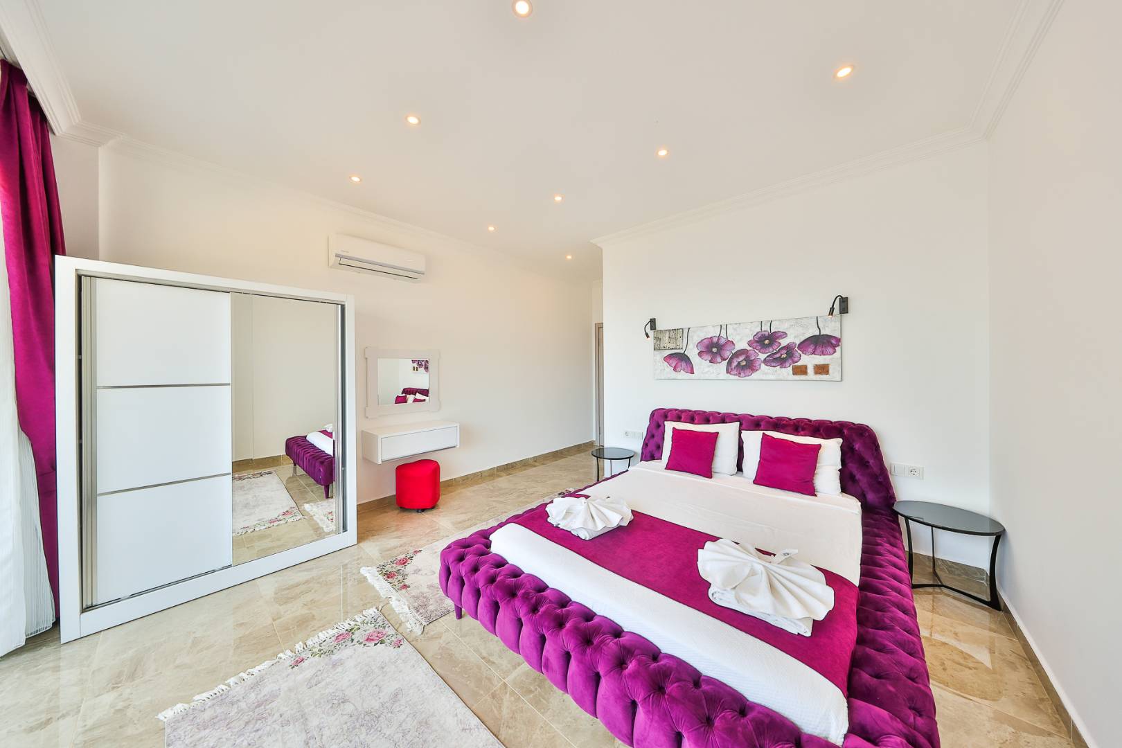 Kaş Bezirgan'da Muhteşem Manzaralı, Özel Havuzlu, 3+1 Jakuzili Villa