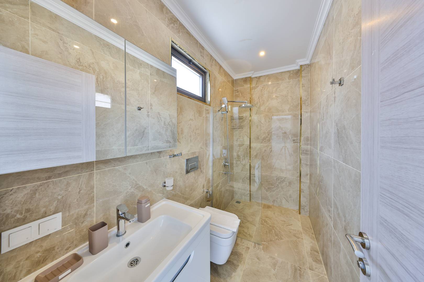 Kaş Bezirgan'da Muhteşem Manzaralı, Özel Havuzlu, 3+1 Jakuzili Villa