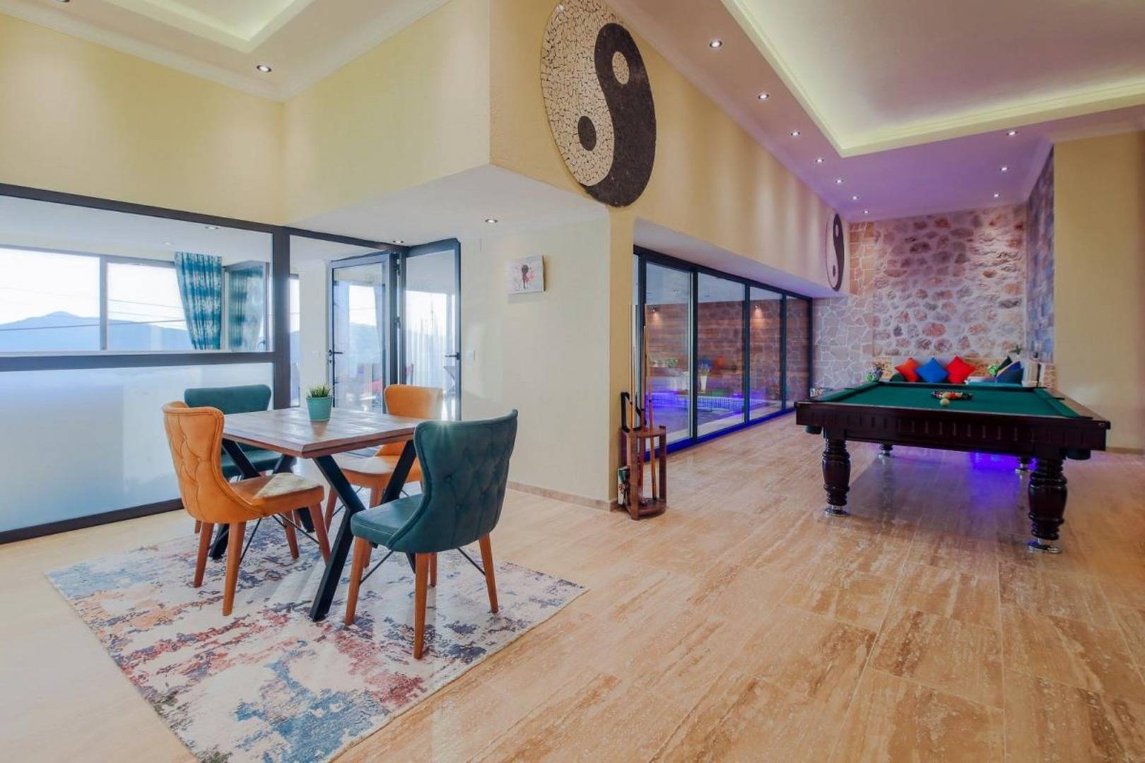 Kaş Bezirgan'da Muhteşem Manzaralı, Özel Havuzlu, Modern Suit