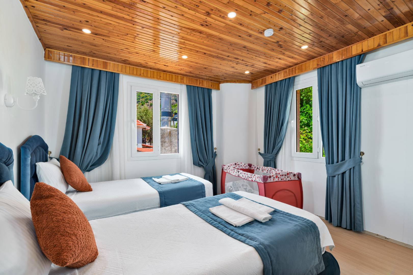 Kaş Bezirgan'da Sakin Konumda, Özel Havuzlu, 4 Kişilik Villa