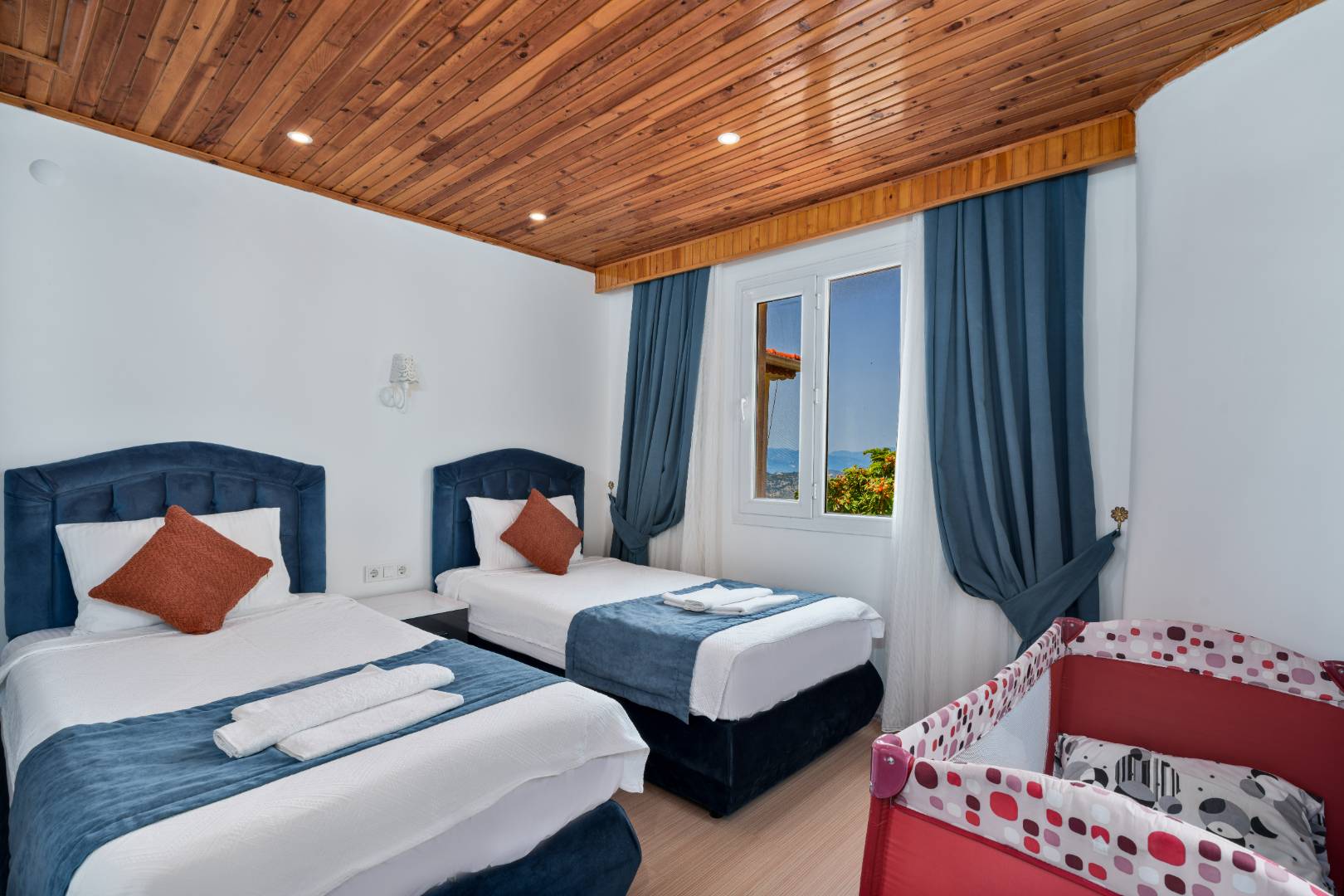 Kaş Bezirgan'da Sakin Konumda, Özel Havuzlu, 4 Kişilik Villa