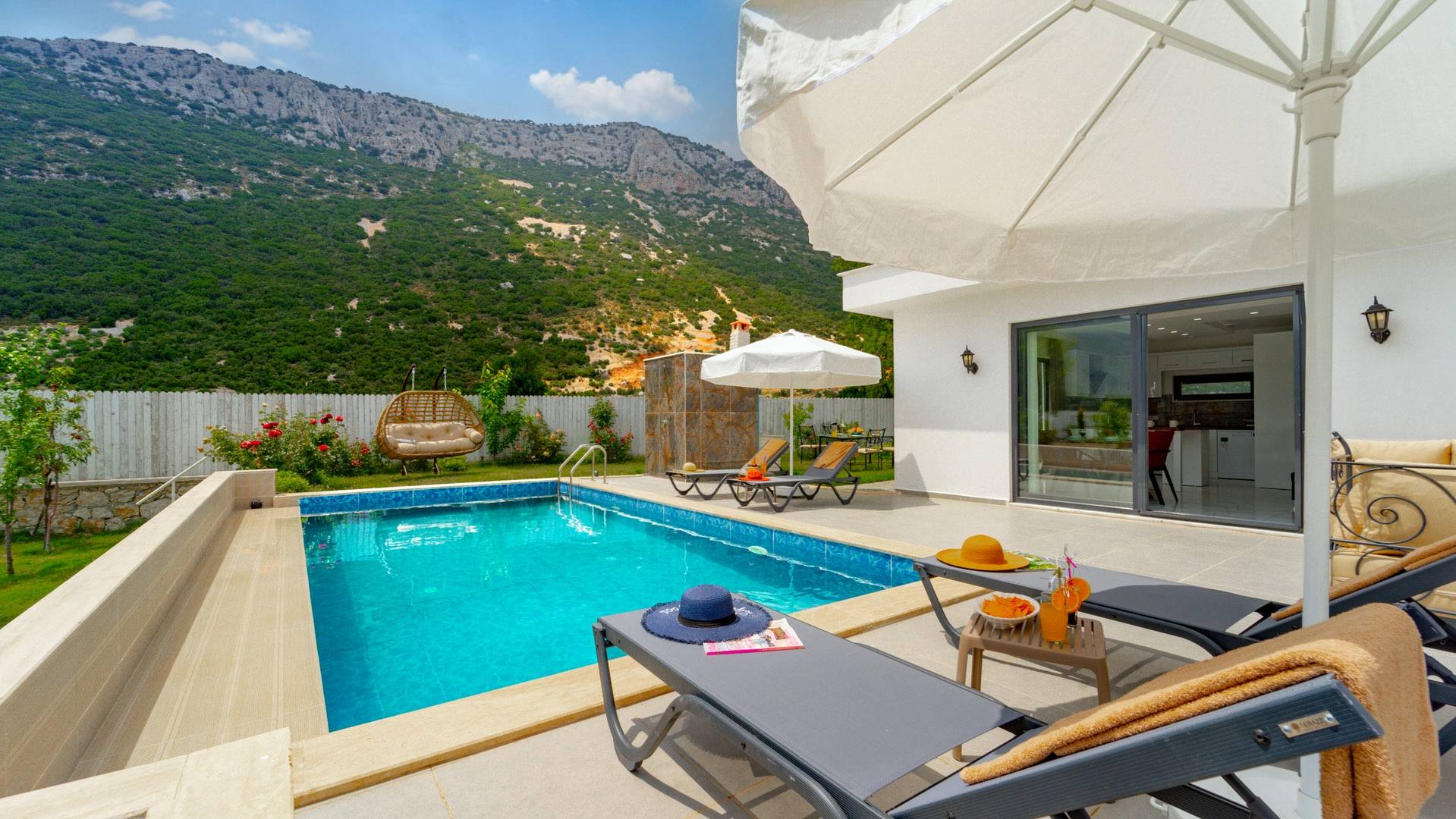 Kaş Bezirgan'da Sakin Konumda, Özel Havuzlu, 4 Kişilik Villa