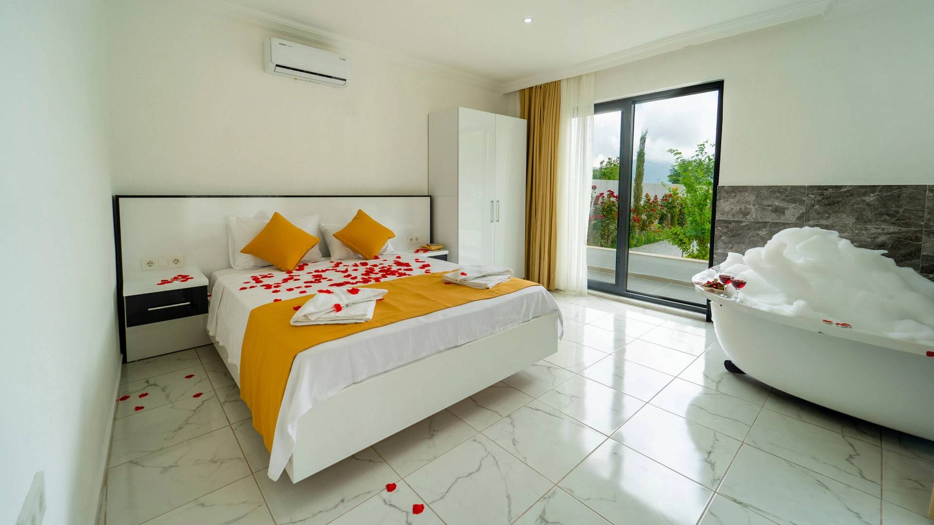 Kaş Bezirgan'da Sakin Konumda, Özel Havuzlu, 4 Kişilik Villa
