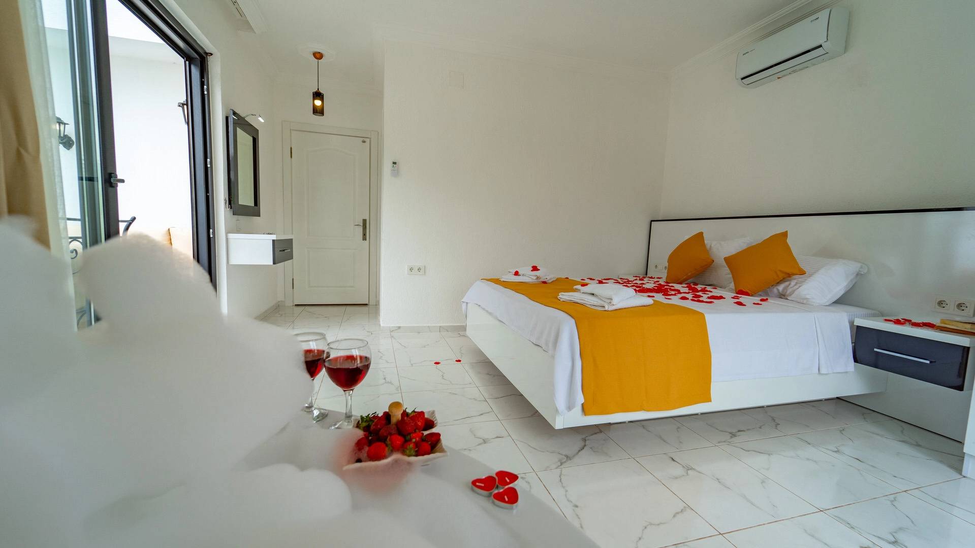 Kaş Bezirgan'da Sakin Konumda, Özel Havuzlu, 4 Kişilik Villa