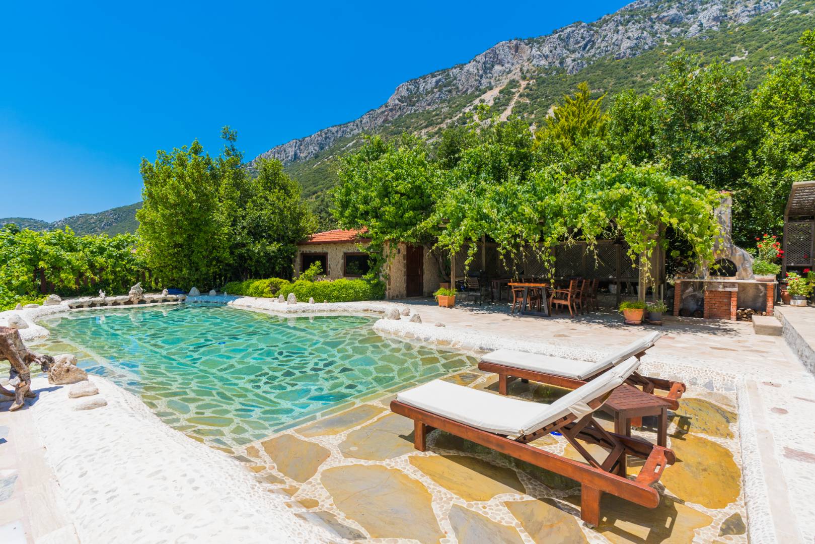 Kaş Bezirgan'da Saunalı, Özel Havuzlu, Tuz ve Buhar Odalı, Bahçeli Villa
