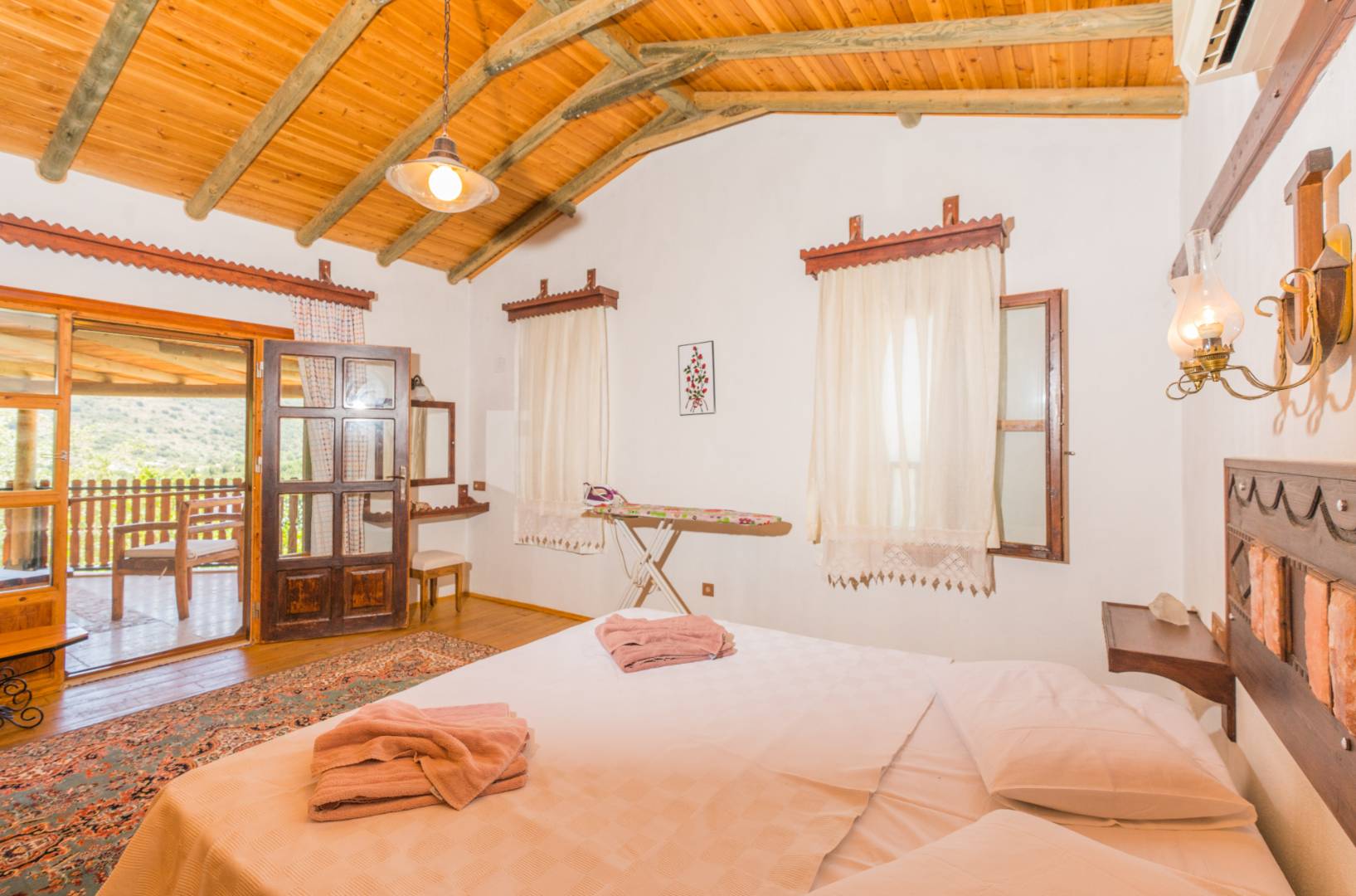 Kaş Bezirgan'da Saunalı, Özel Havuzlu, Tuz ve Buhar Odalı, Bahçeli Villa