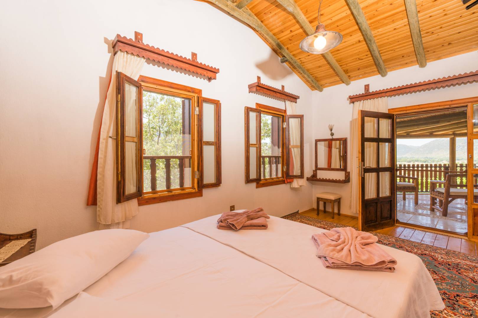 Kaş Bezirgan'da Saunalı, Özel Havuzlu, Tuz ve Buhar Odalı, Bahçeli Villa