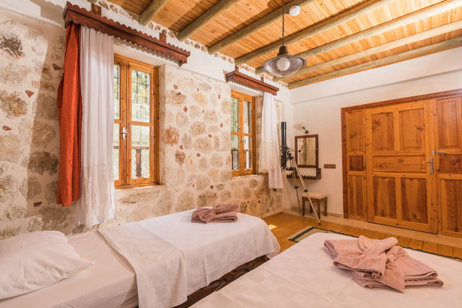 Kaş Bezirgan'da Saunalı, Özel Havuzlu, Tuz ve Buhar Odalı, Bahçeli Villa