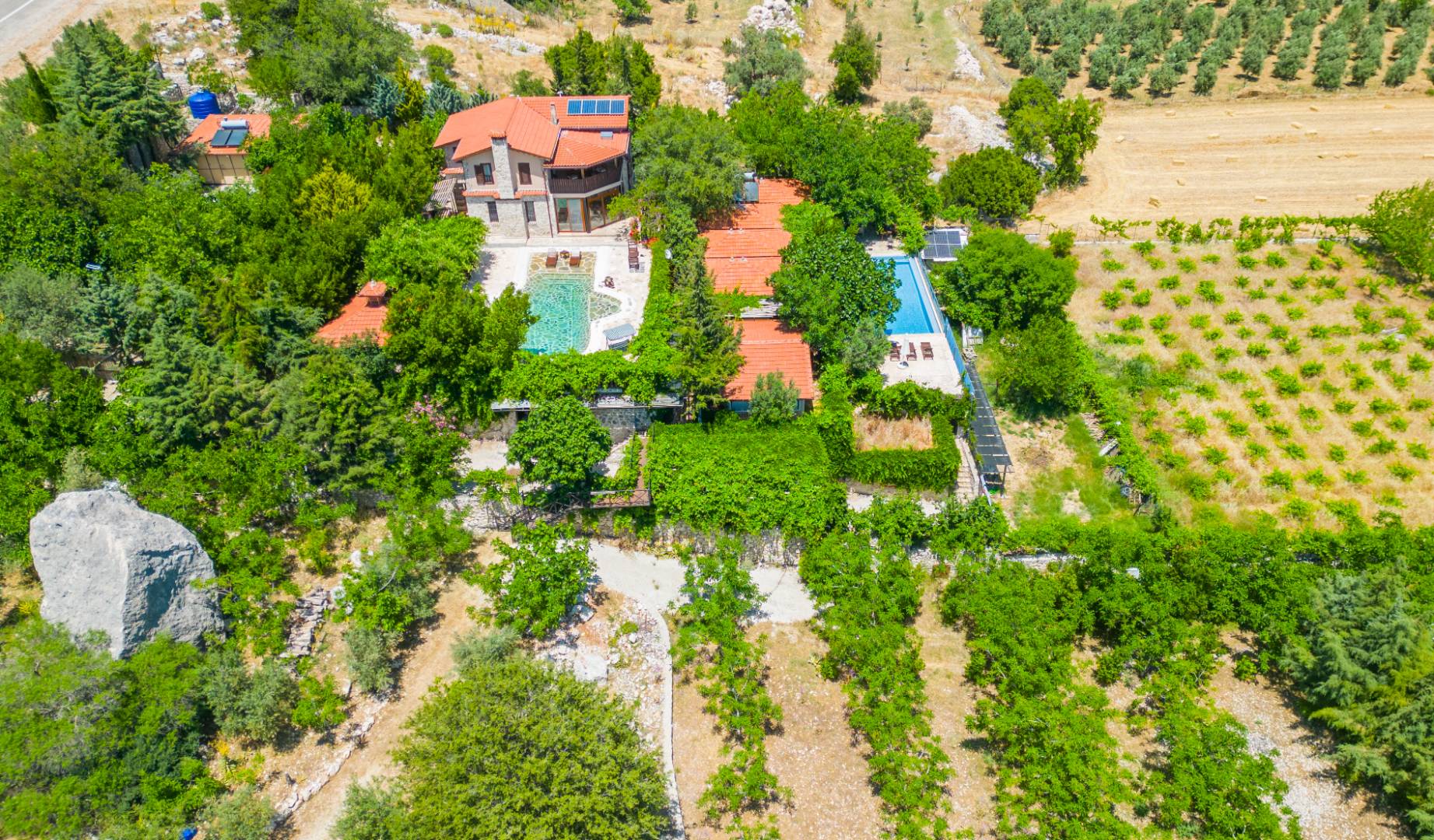 Kaş Bezirgan'da Saunalı, Özel Havuzlu, Tuz ve Buhar Odalı, Bahçeli Villa