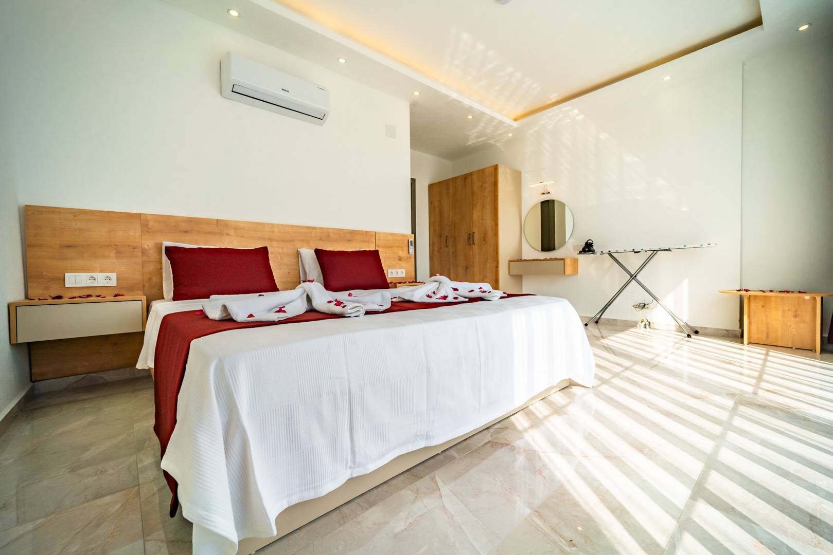 Kaş Bezirgan'de Enfes Doğa Manzaralı, Özel Havuzlu, Kiralık Villa