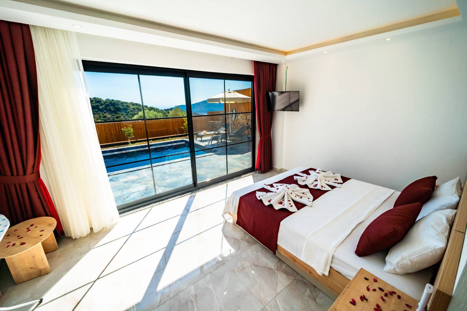 Kaş Bezirgan'de Enfes Doğa Manzaralı, Özel Havuzlu, Kiralık Villa