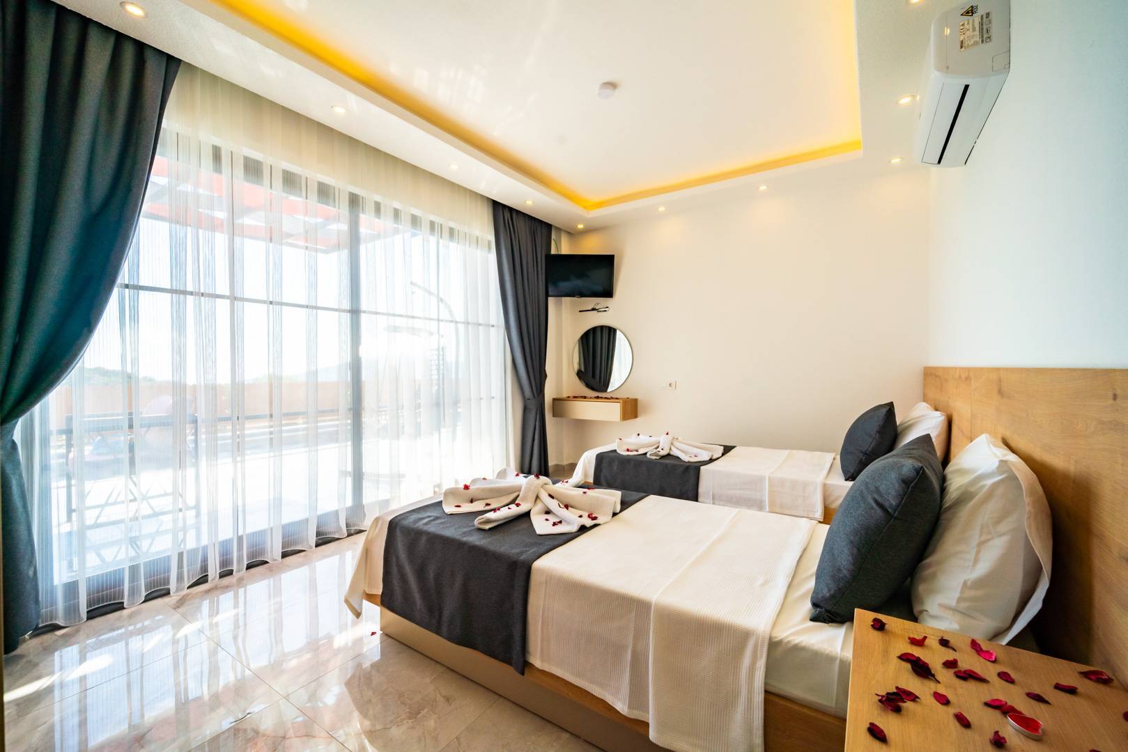 Kaş Bezirgan'de Enfes Doğa Manzaralı, Özel Havuzlu, Kiralık Villa