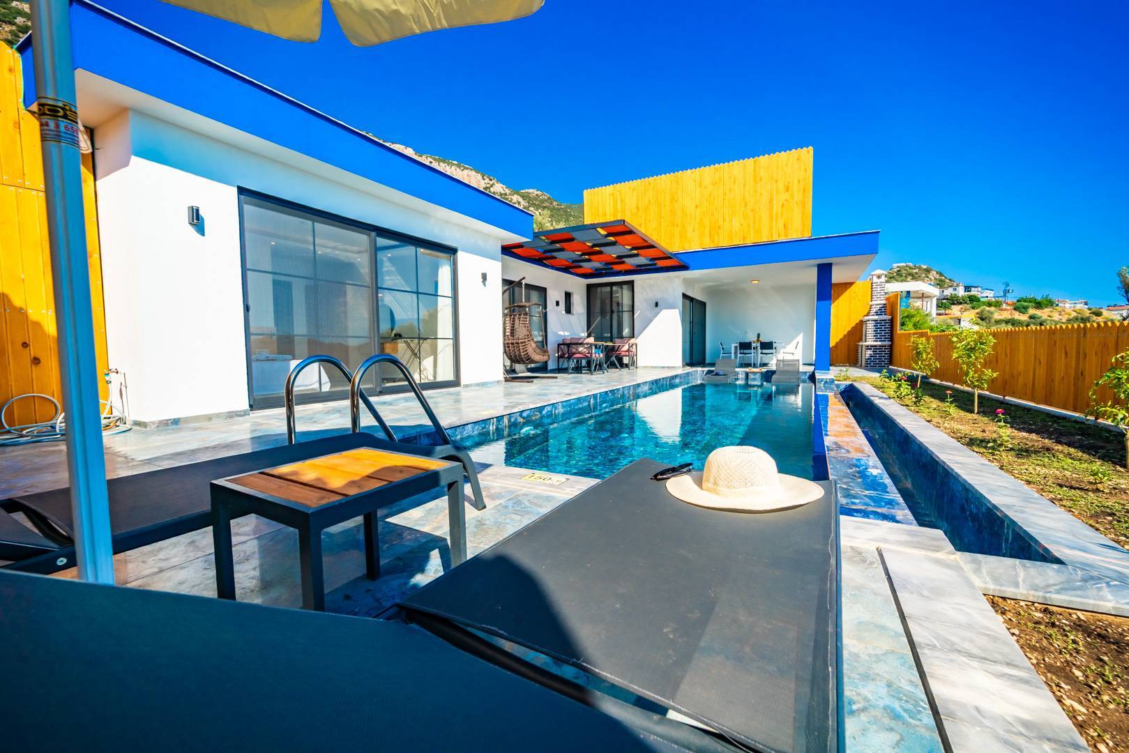 Kaş Bezirgan'de Enfes Doğa Manzaralı, Özel Havuzlu, Kiralık Villa