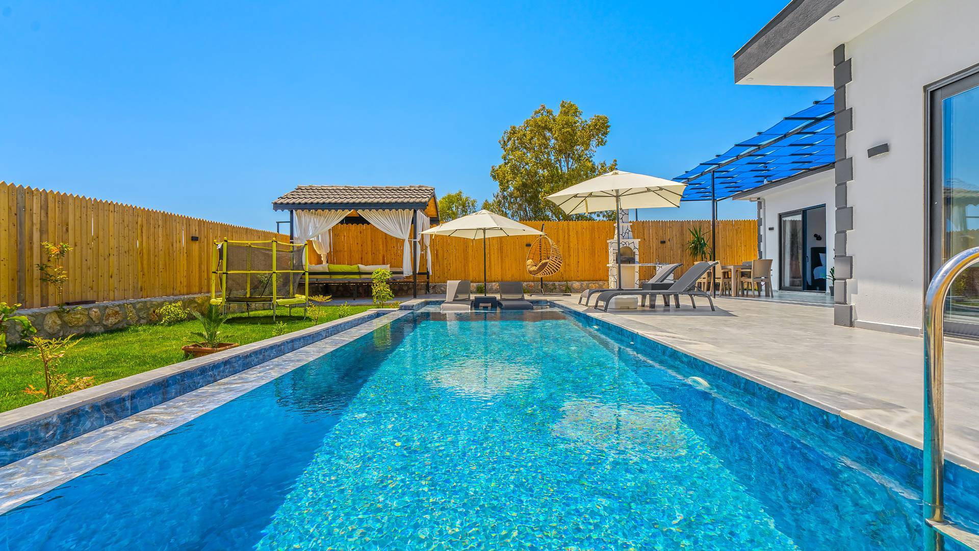Kaş Çavdır'da Çekirdek Ailelere Uygun, Özel Havuzlu, Korunaklı Villa