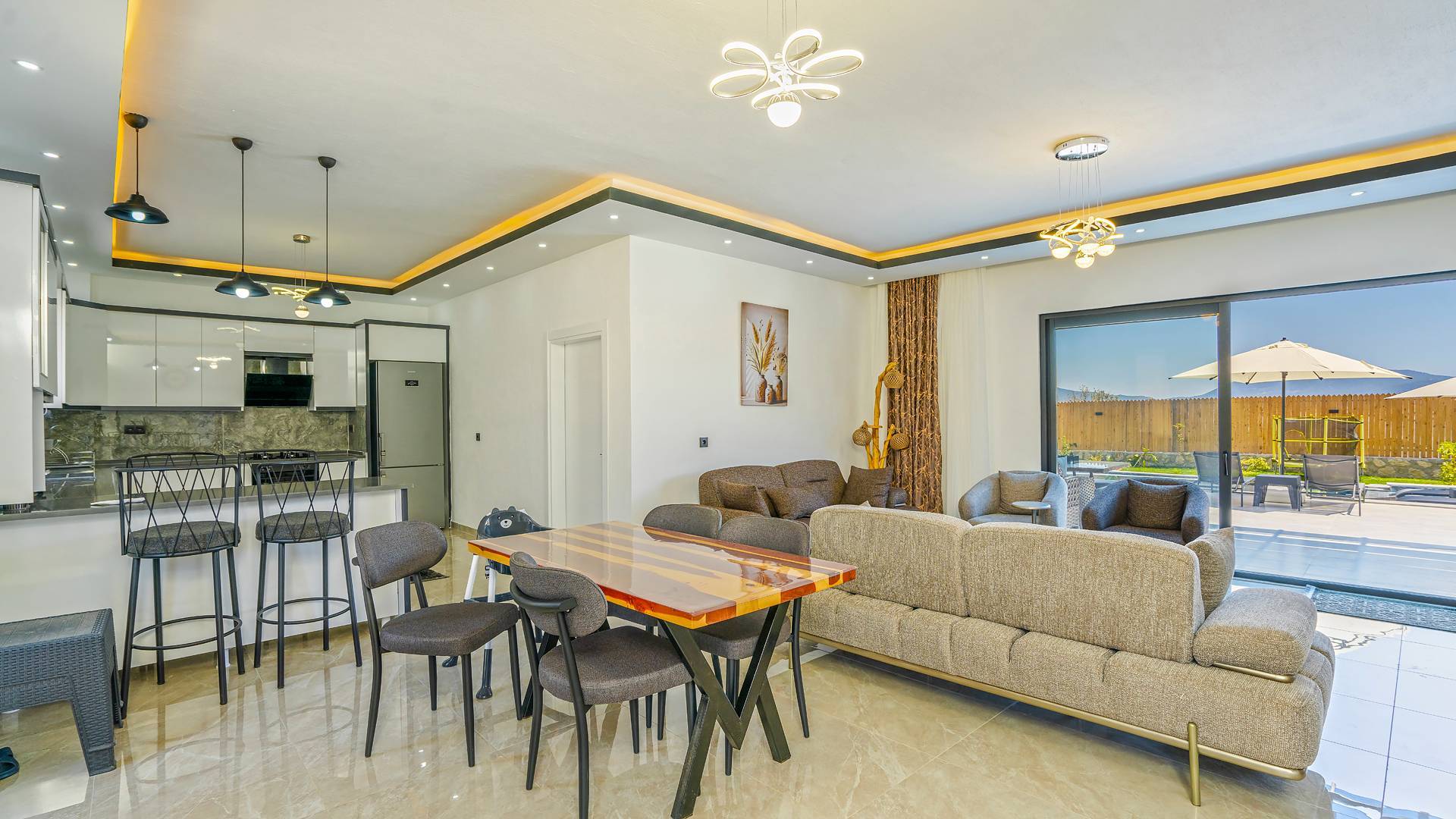 Kaş Çavdır'da Çekirdek Ailelere Uygun, Özel Havuzlu, Korunaklı Villa
