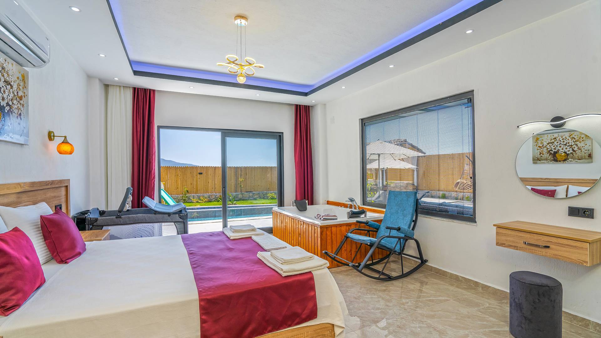 Kaş Çavdır'da Çekirdek Ailelere Uygun, Özel Havuzlu, Korunaklı Villa