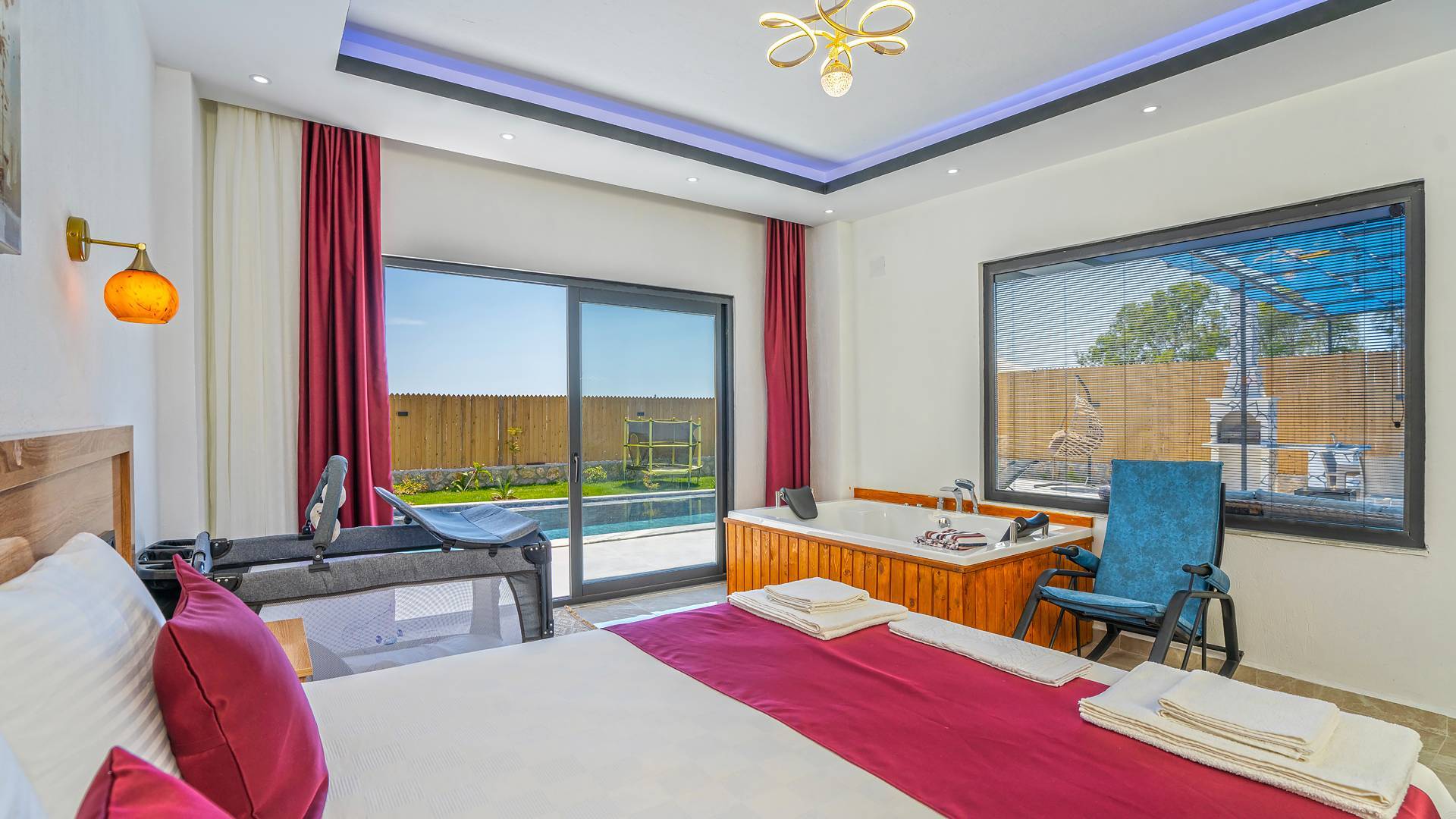 Kaş Çavdır'da Çekirdek Ailelere Uygun, Özel Havuzlu, Korunaklı Villa