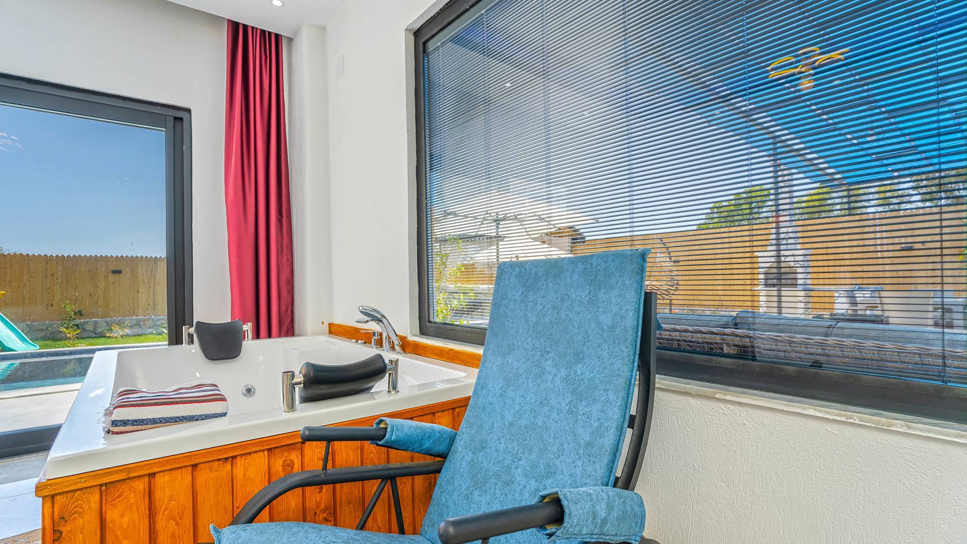 Kaş Çavdır'da Çekirdek Ailelere Uygun, Özel Havuzlu, Korunaklı Villa