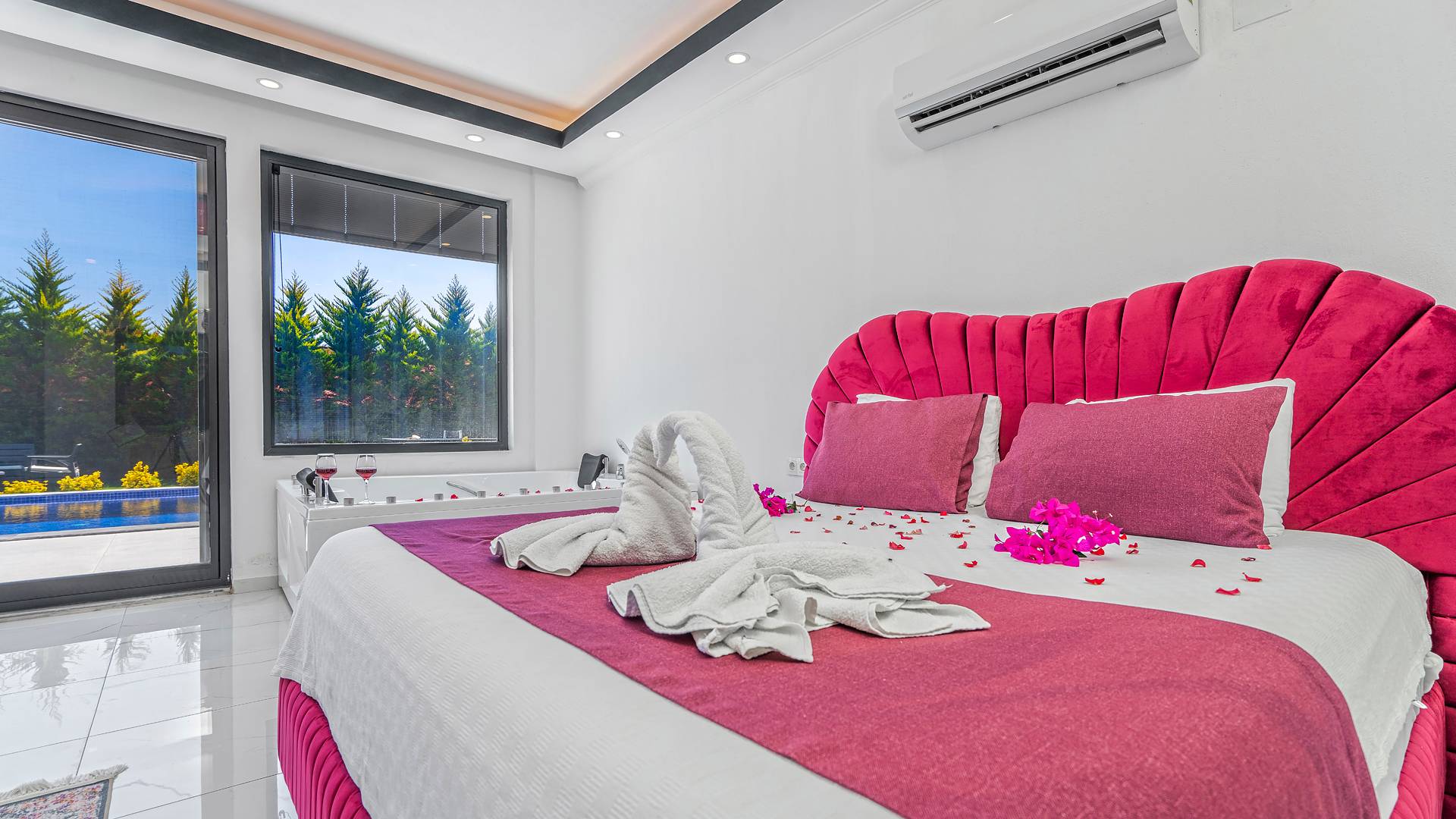 Kaş Çavdır'da Doğa İçersinde, Özel Havuzlu, Konforlu Villa