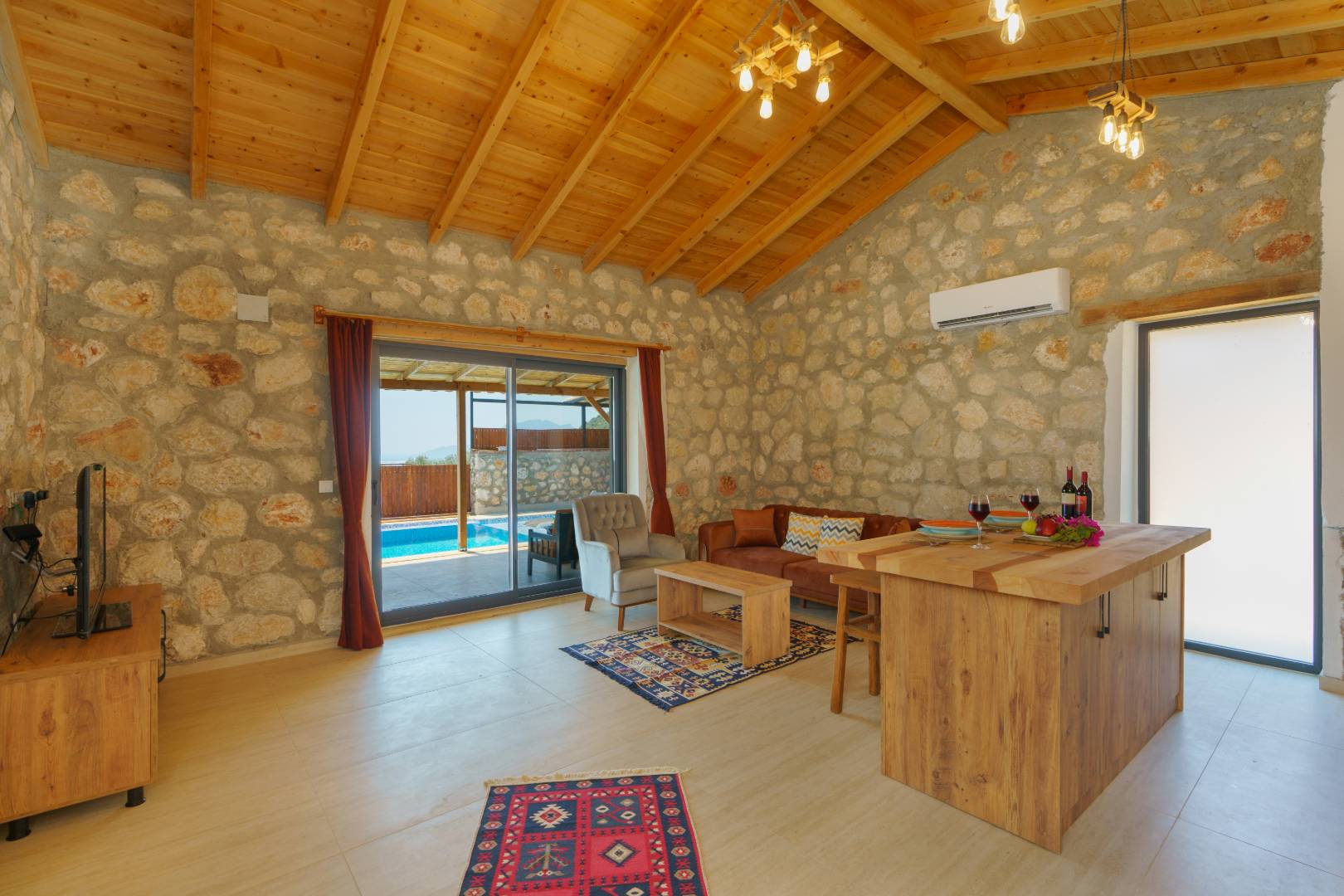 Kaş Çavdır'da Doğa İle İç İçe, Özel Havuzlu, Balayı Villası