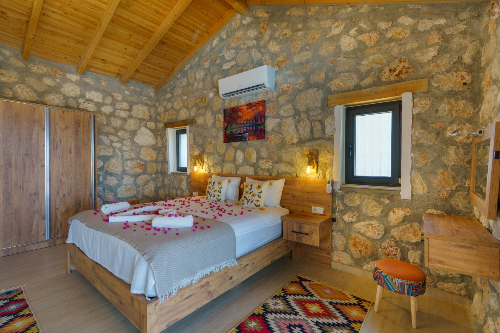 Kaş Çavdır'da Doğa İle İç İçe, Özel Havuzlu, Balayı Villası