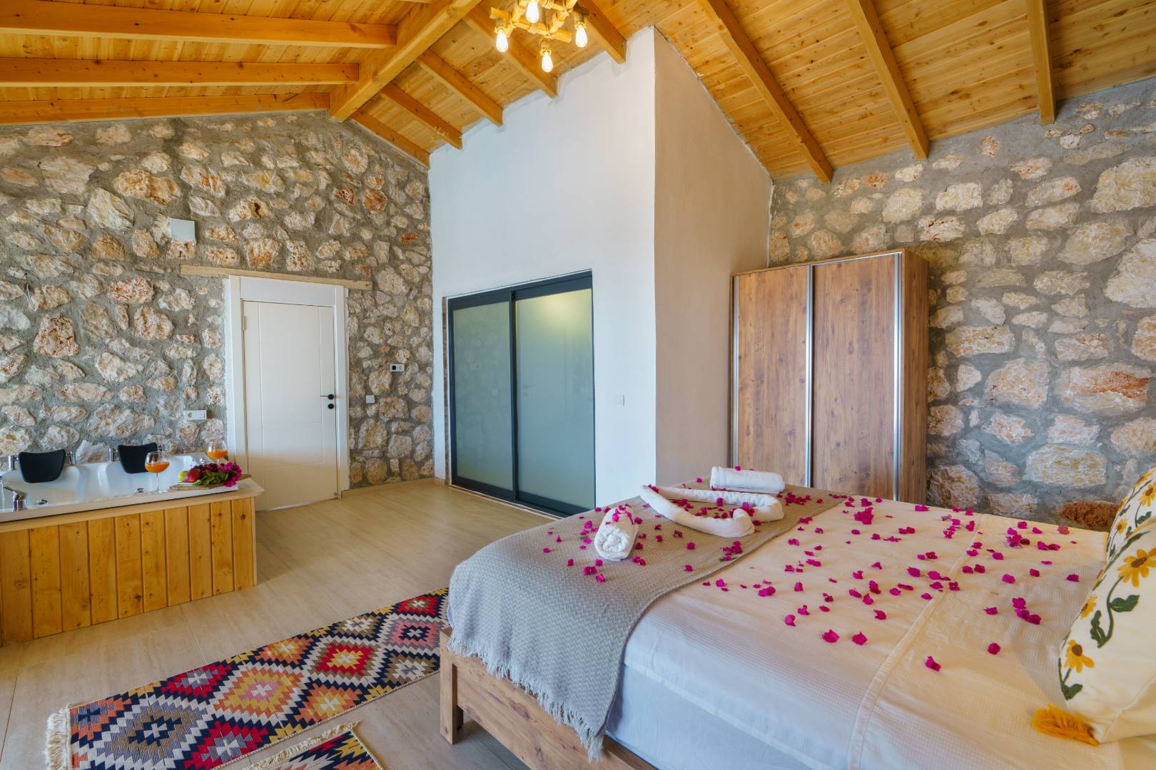Kaş Çavdır'da Doğa İle İç İçe, Özel Havuzlu, Balayı Villası