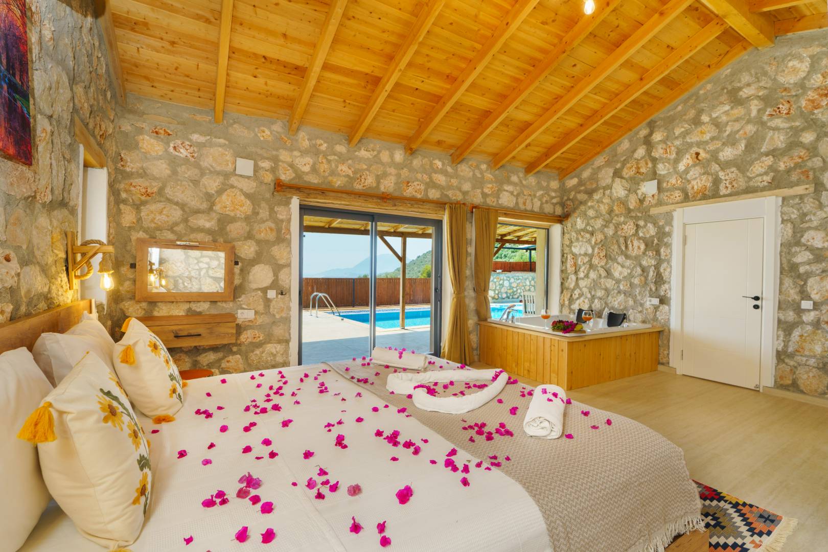 Kaş Çavdır'da Doğa İle İç İçe, Özel Havuzlu, Balayı Villası