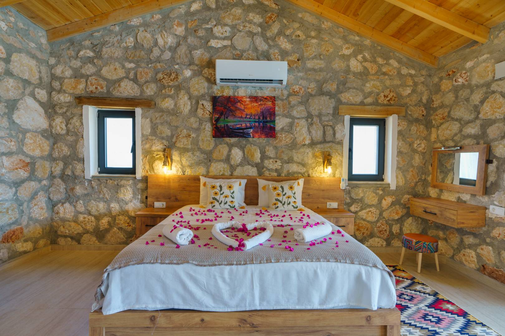 Kaş Çavdır'da Doğa İle İç İçe, Özel Havuzlu, Balayı Villası