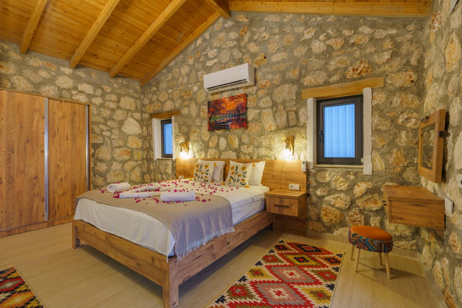 Kaş Çavdır'da Doğa İle İç İçe, Özel Havuzlu, Balayı Villası