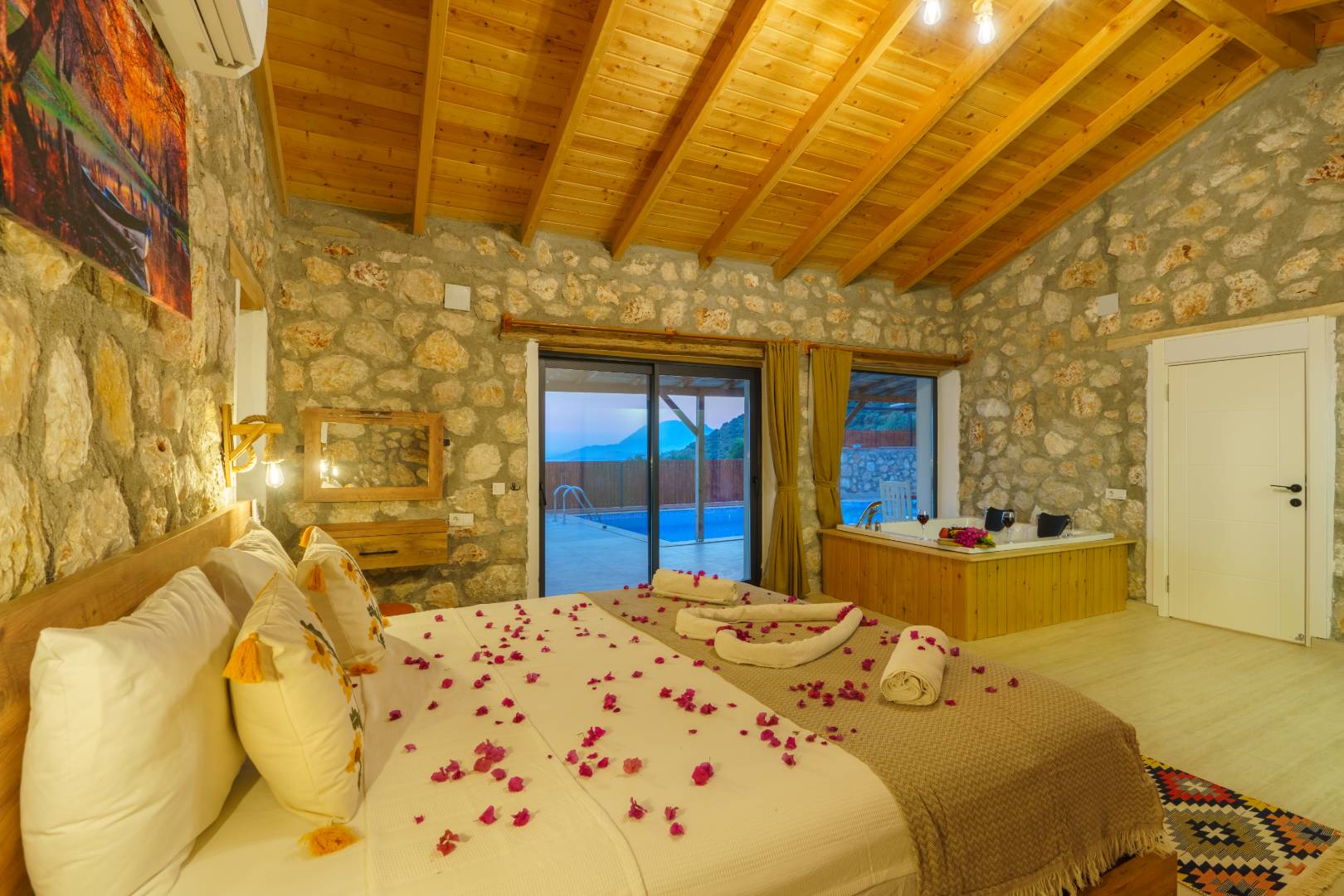 Kaş Çavdır'da Doğa İle İç İçe, Özel Havuzlu, Balayı Villası