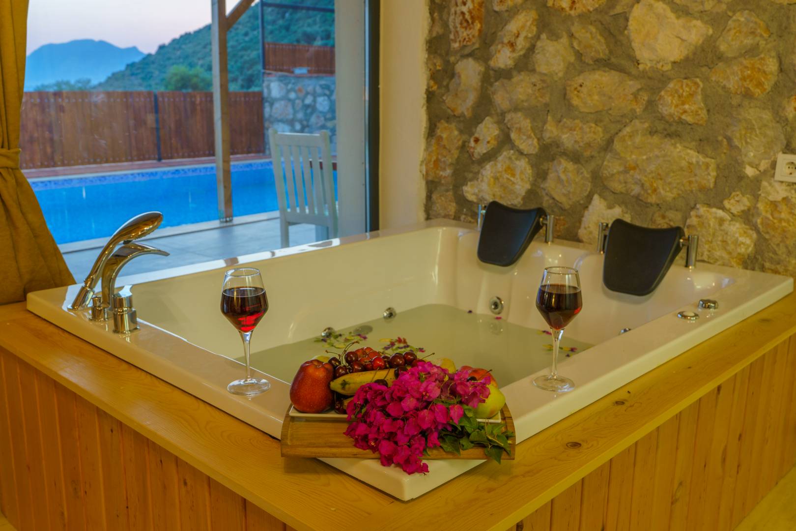 Kaş Çavdır'da Doğa İle İç İçe, Özel Havuzlu, Balayı Villası