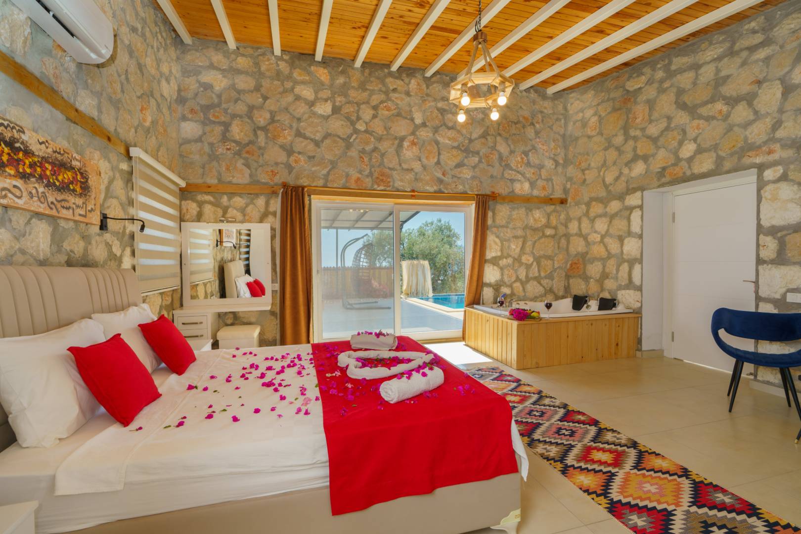 Kaş Çavdır'da Huzurlu Doğada, Özel Havuzlu, 2+1 Villa