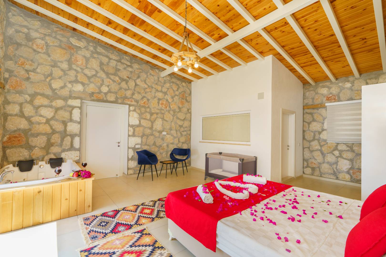 Kaş Çavdır'da Huzurlu Doğada, Özel Havuzlu, 2+1 Villa